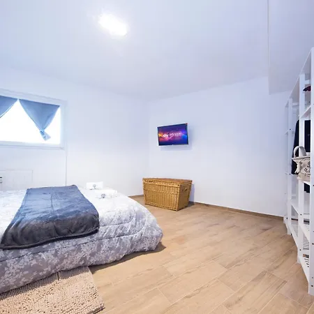 Castelletto - Appartamento+p. Auto : La Funicolare