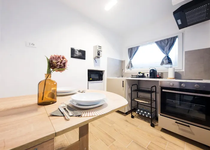 Castelletto - Appartamento+p. Auto : La Funicolare דירה